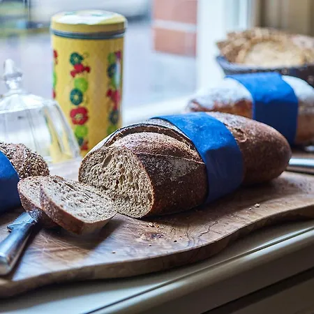 招待所 # Het Pauwennest