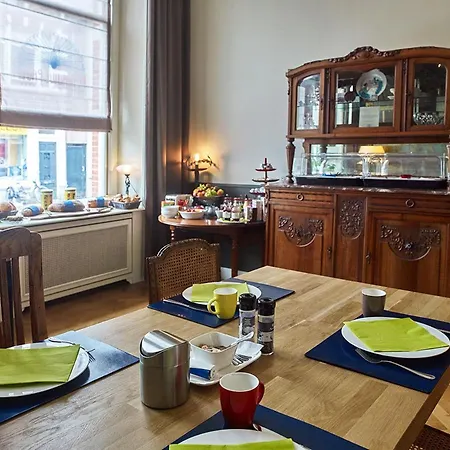 # Het Pauwennest 招待所 4*