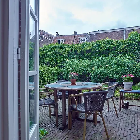 # Het Pauwennest