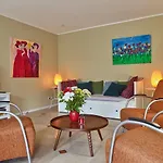# Het Pauwennest 4*